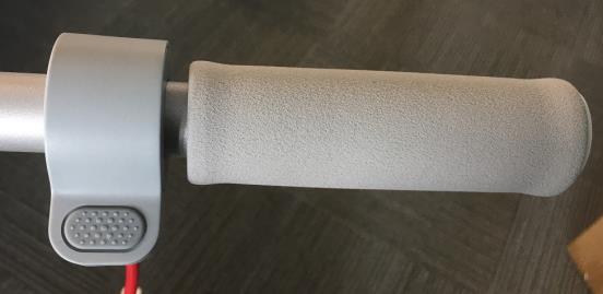 Sähköinen skootteri kiihdytin-valkoinen